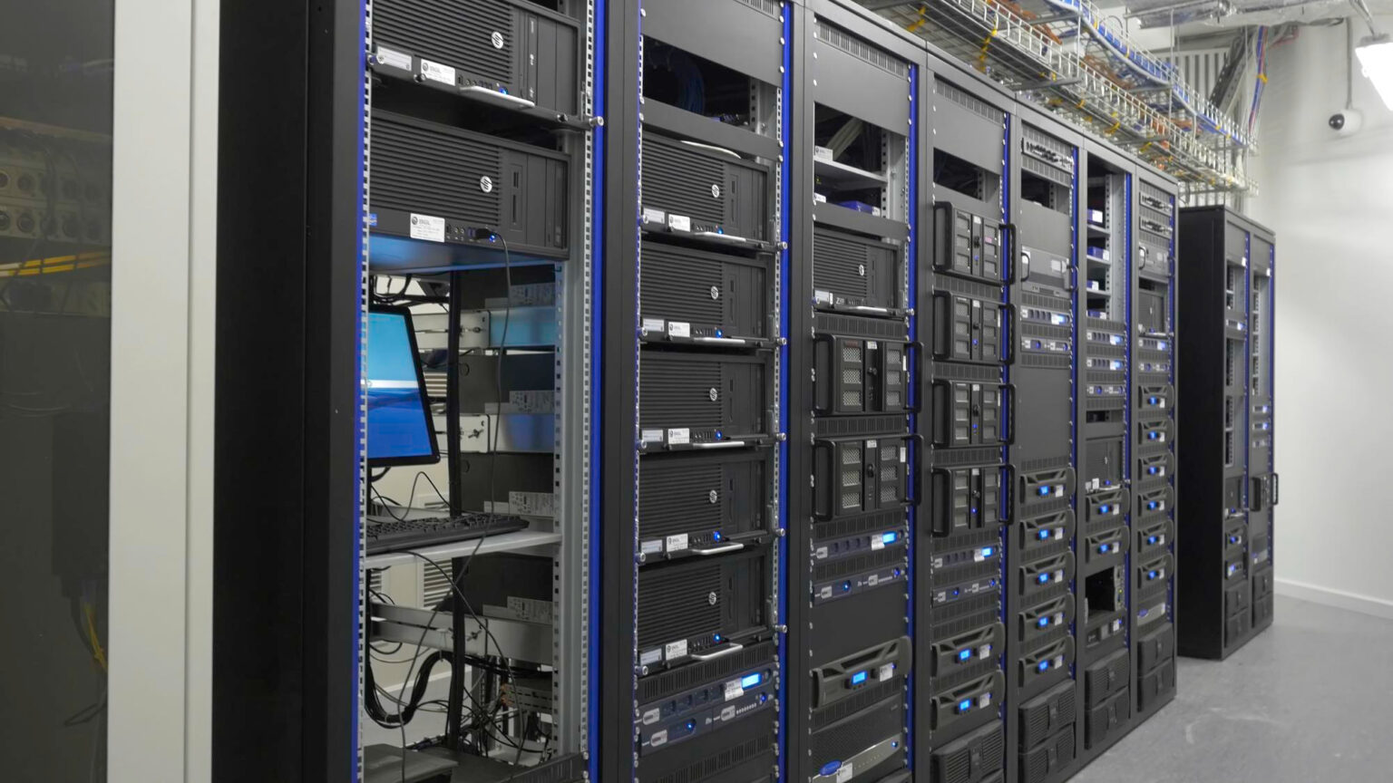 Salle serveurs dans un datacenter français